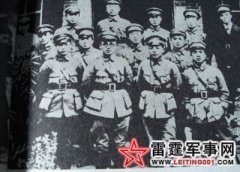长征中哪位红军将领向毛泽东开十余枪？